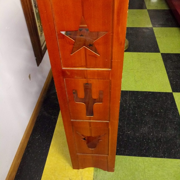 Display Case - Picture 4 of 4